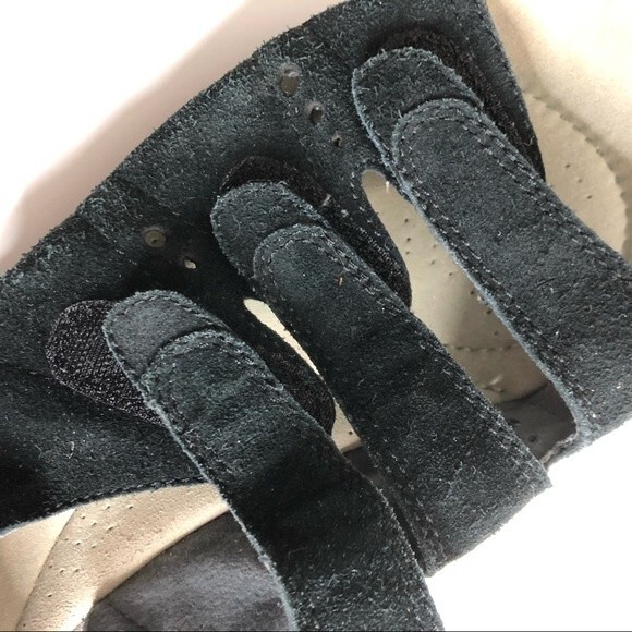 CLARKS COLLECTION Black Suede Soft Cushion 3-Strap Adjustable Sandal Size 12 N - Picture 4 of 9